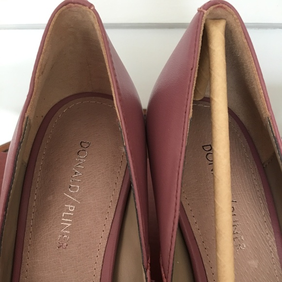 Donald/Pliner FELICITYUS Orchid Snake Print pumps - Picture 4 of 8